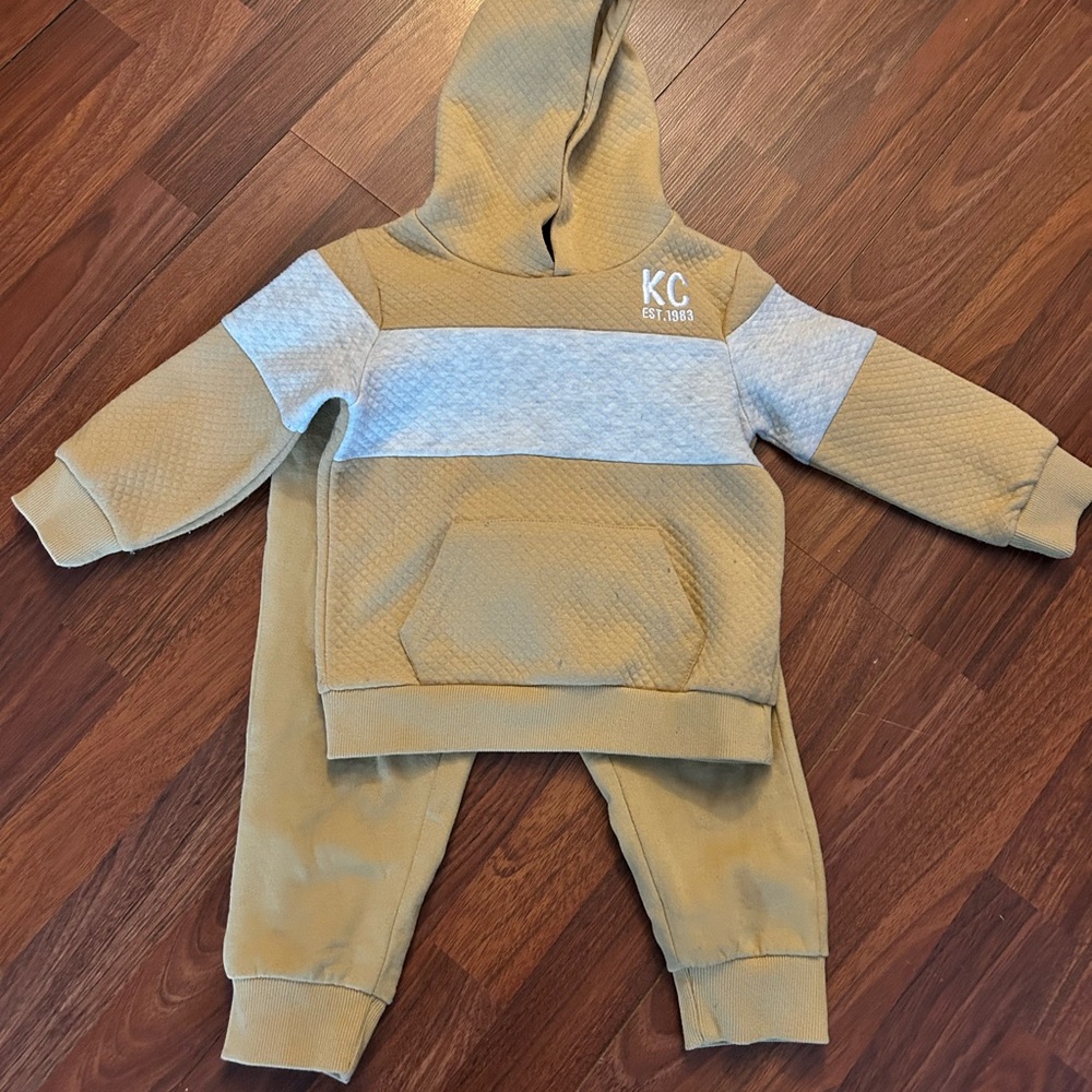 Kenneth Cole 2 pc Set
